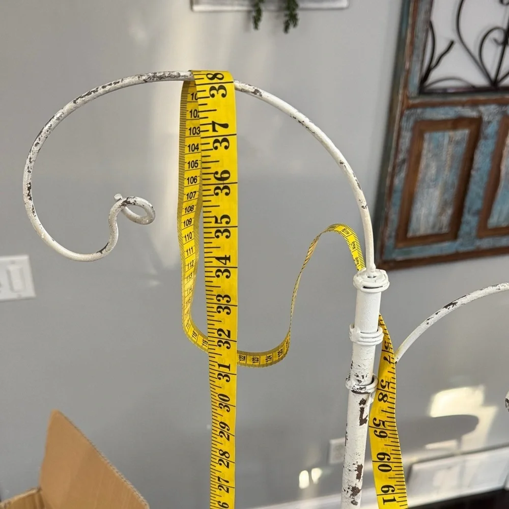 Distressed Lantern Stand with lanterns NEW